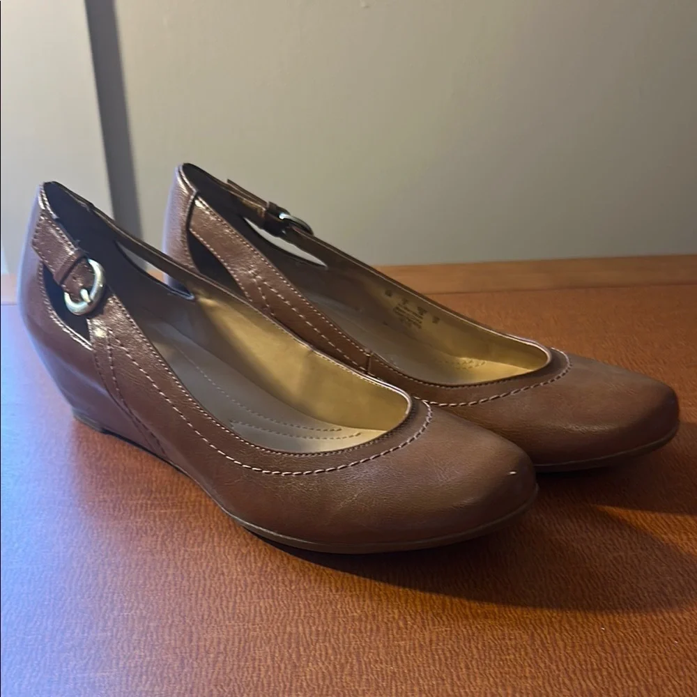 Naturalizer Brown Wedge Shoes with Leather Finish